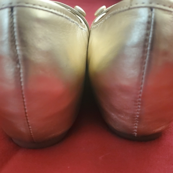 Steve Madden Women's Gold Flats - Picture 3 of 4